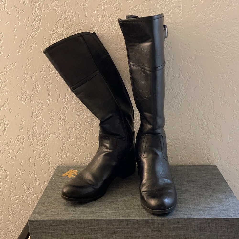 This pair of cute black boots for the winter.
